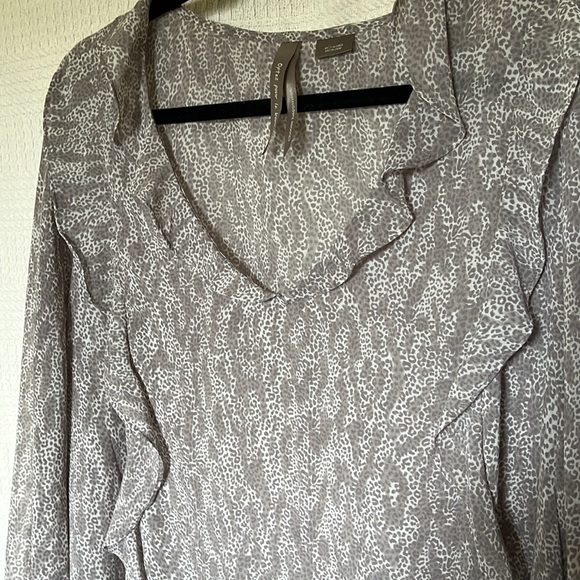 EUC 2X flowy ruffle front sheer blouse - Picture 2 of 9